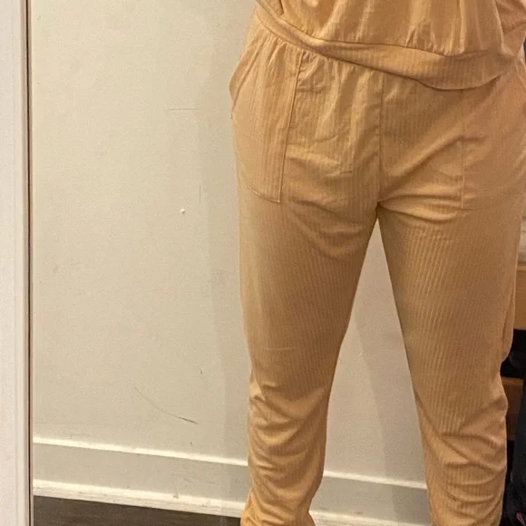 Nude set - Picture 2 of 2